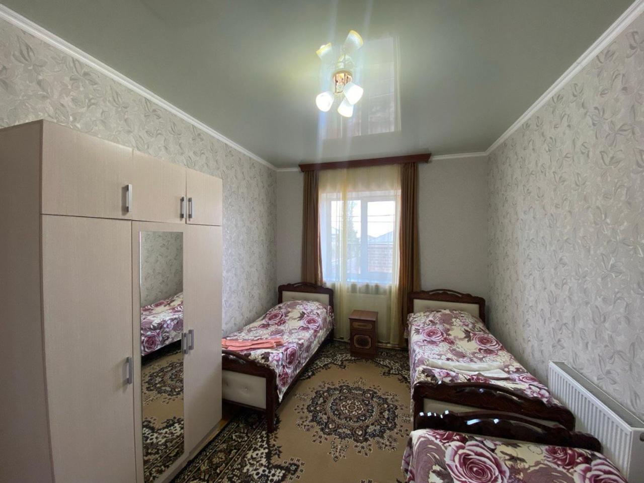 Serik & Geora Guesthouse Sevan Δωμάτιο φωτογραφία