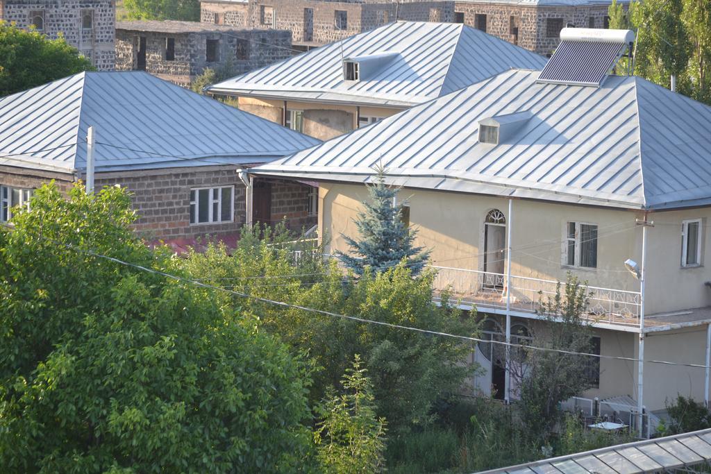 Serik & Geora Guesthouse Sevan Εξωτερικό φωτογραφία